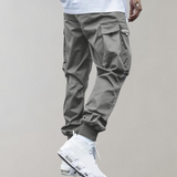 Tomáš – Pánske Cargo Joggingové Nohavice – Fialové Streetwear Nohavice s Kapsami na Zips a Náplety
