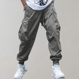 Tomáš – Pánske Cargo Joggingové Nohavice – Fialové Streetwear Nohavice s Kapsami na Zips a Náplety