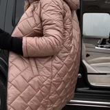 Bogna | Elegantná prešívaná péřová bunda s kapucňou